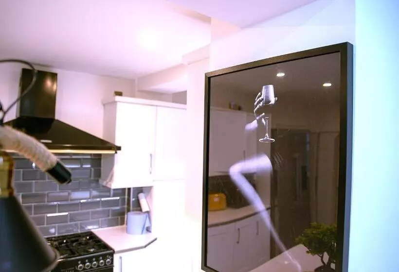 Majatalo Rostron House