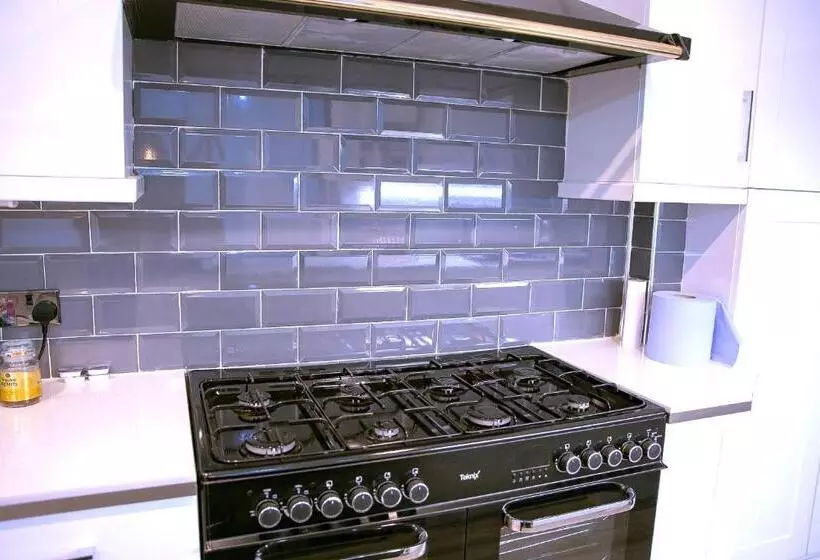 Majatalo Rostron House