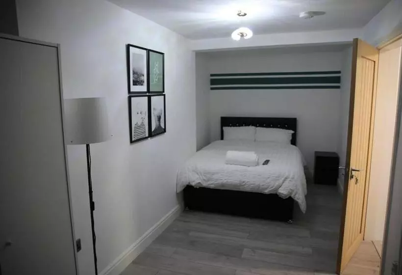 Majatalo Rostron House