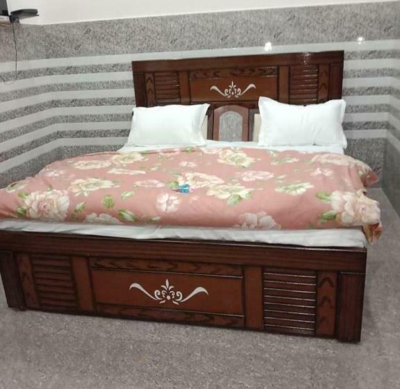 ペンション Shyam Groups