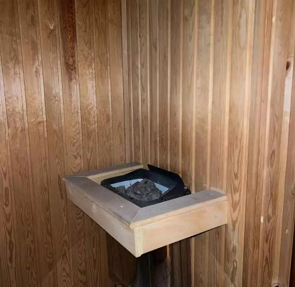 Traveler Hostel
