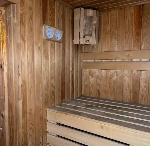 Traveler Hostel
