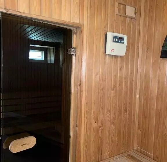 Traveler Hostel