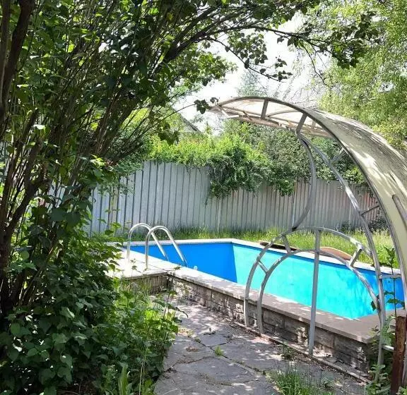 Traveler Hostel