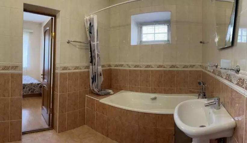 Traveler Hostel