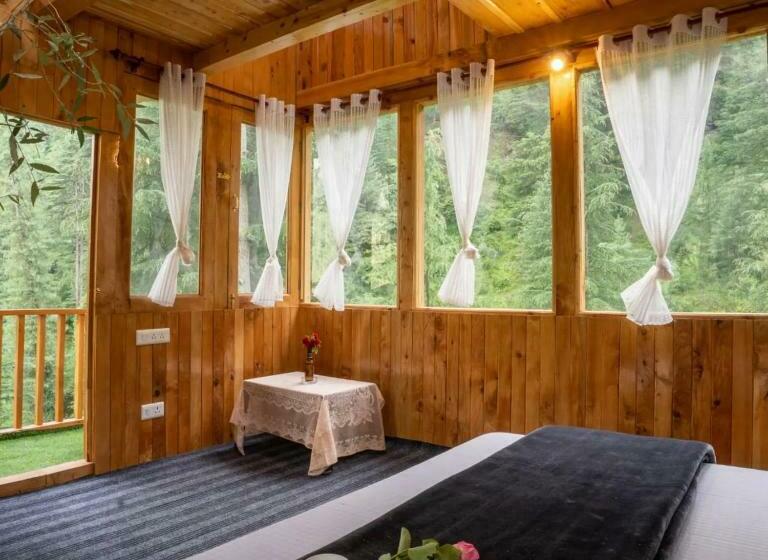Bed and Breakfast Cliff Haven Treehouse & Cottages Jibhi