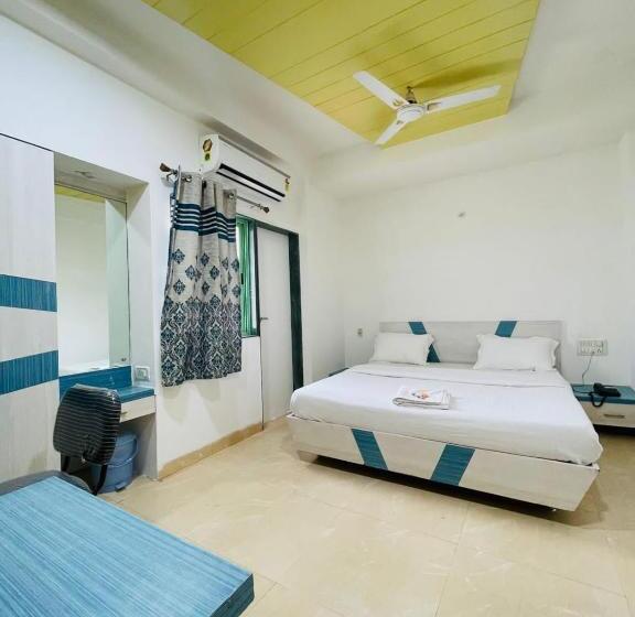 هتل Holiday Pride