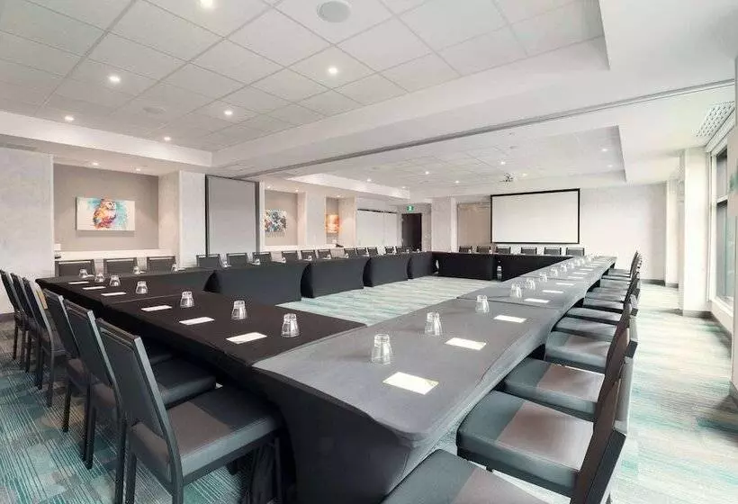 هتل Home2 Suites By Hilton Quebec City