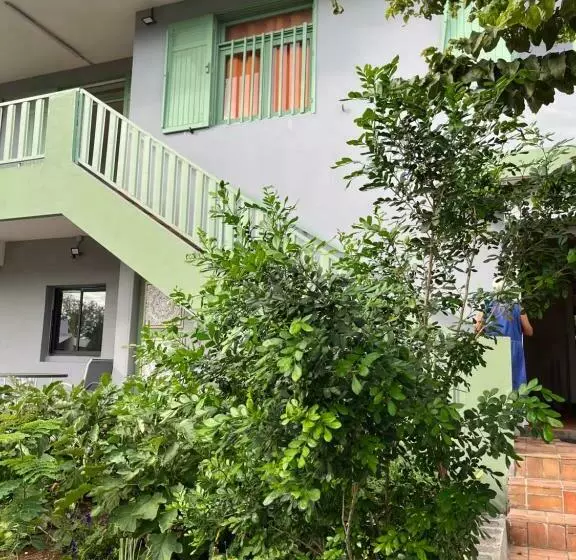 پانسیون Le Tuléar   Aux 4 Coins Du Monde