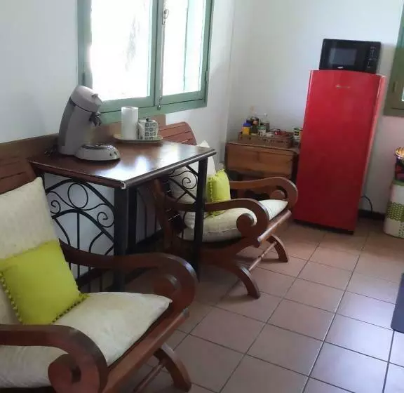 پانسیون Le Tuléar   Aux 4 Coins Du Monde