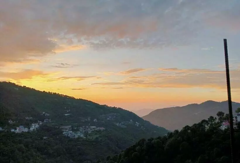 ベッドアンドブレックファースト Red Stone Kasauli View