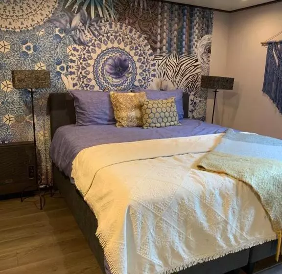 Het Atelier, Sfeervolle B&b Compleet Appartement In Hartje Staphorst