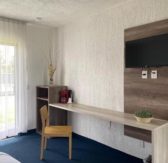 هتل Aeropuerto Morelia