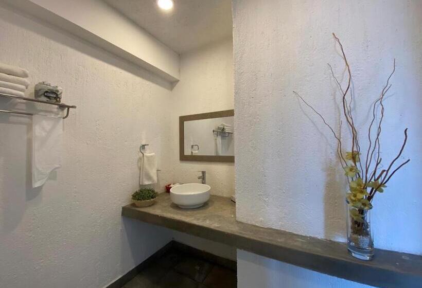 هتل Aeropuerto Morelia