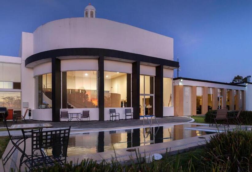 هتل Aeropuerto Morelia