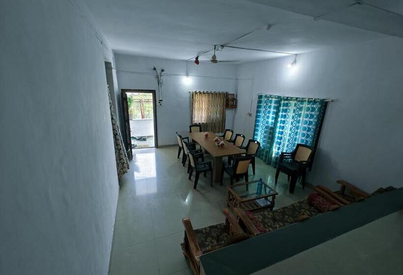 בית מלון כפרי Moonshine Villa