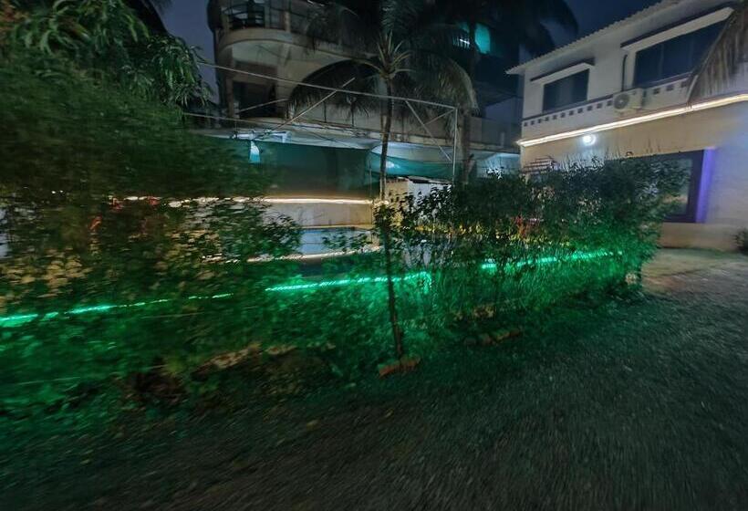 בית מלון כפרי Moonshine Villa