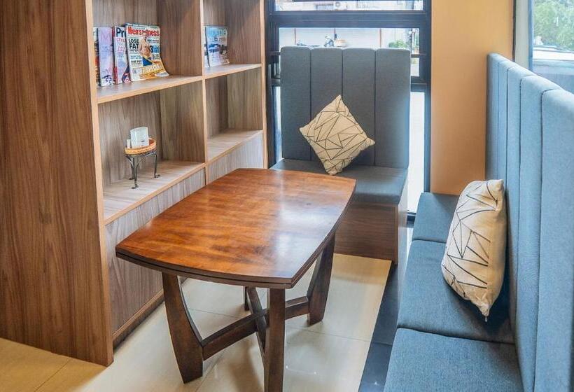 Reddoorz Plus @ Hotel Platinum Occidental Mindoro