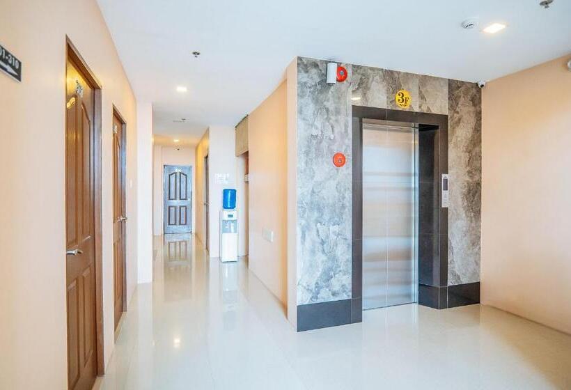 Reddoorz Plus @ Hotel Platinum Occidental Mindoro