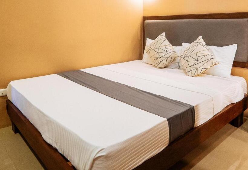 Reddoorz Plus @ Hotel Platinum Occidental Mindoro