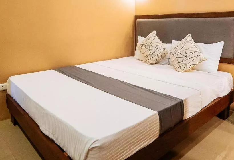 Reddoorz Plus @ Hotel Platinum Occidental Mindoro