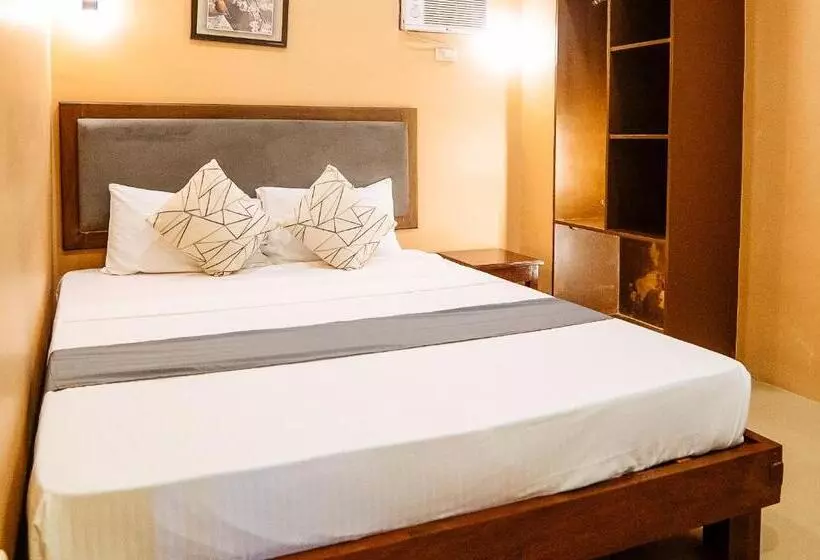 Reddoorz Plus @ Hotel Platinum Occidental Mindoro