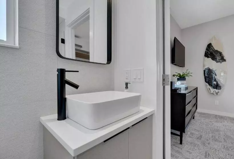 Hotelli The St Laurent Guest Rooms