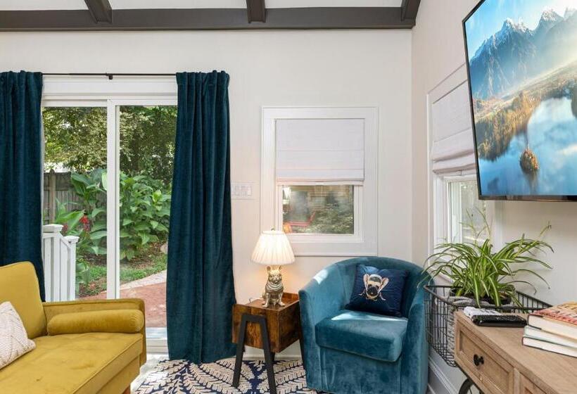 پانسیون The Cozy Yellow Cottage In Dilworth