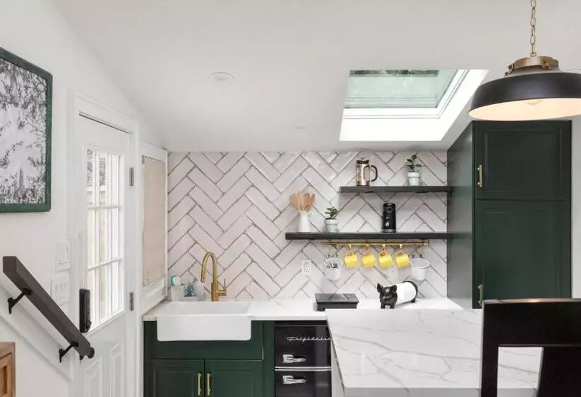 ペンション The Cozy Yellow Cottage In Dilworth