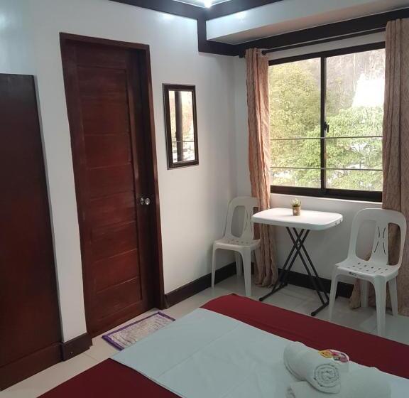 הוסטל Jace S Travellers Inn