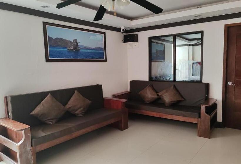 הוסטל Jace S Travellers Inn