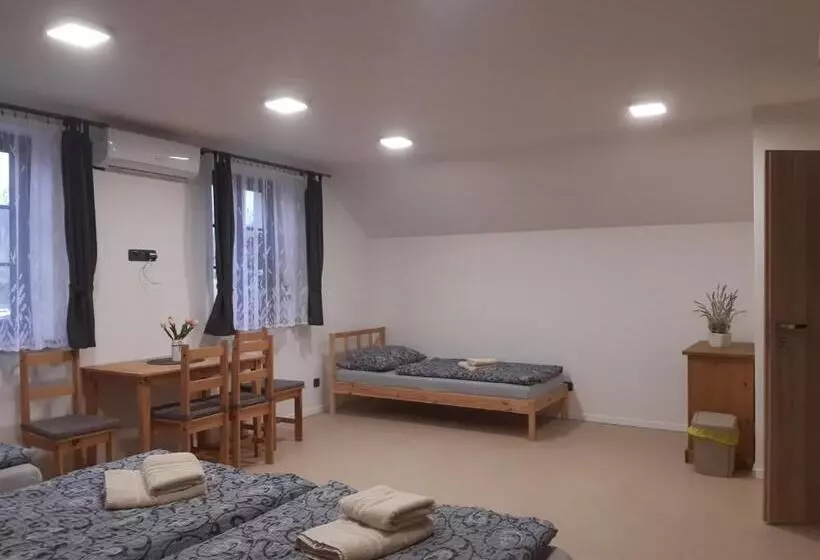 ベッドアンドブレックファースト Apartmány Na Sklípku