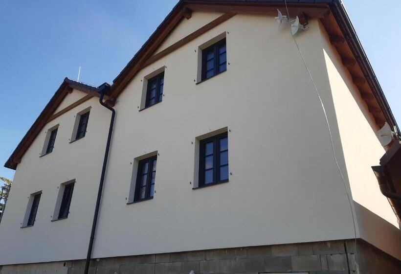 ベッドアンドブレックファースト Apartmány Na Sklípku