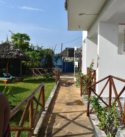 ベッドアンドブレックファースト Pineapple House