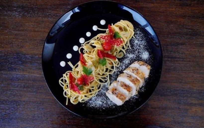 Hotel Pop 80642h Friend Zone And Restaurant