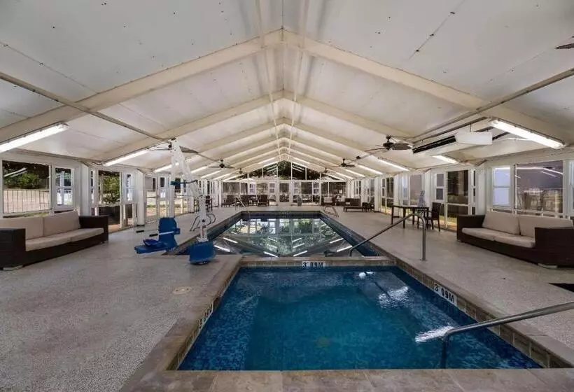 Hotelli Suburban Studios