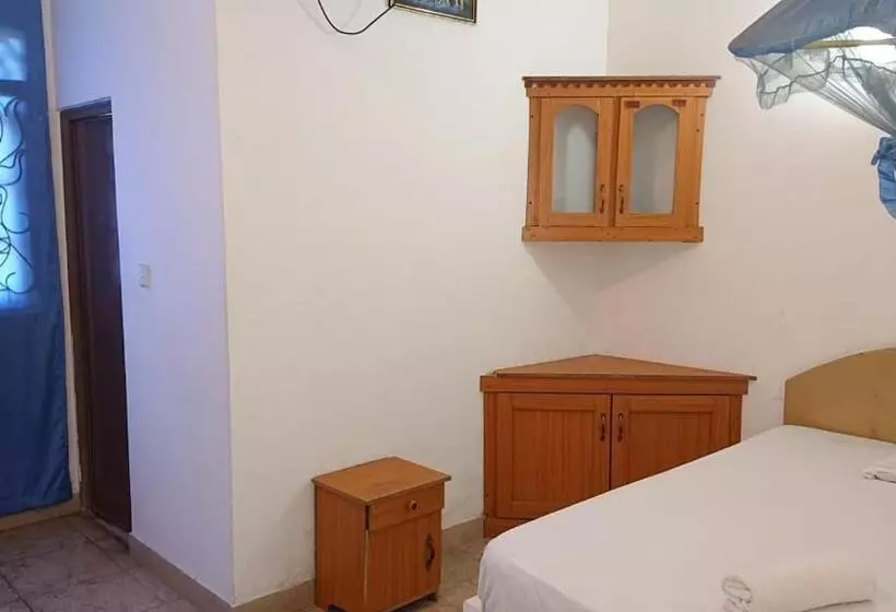 ホテル Tharindu Hostel