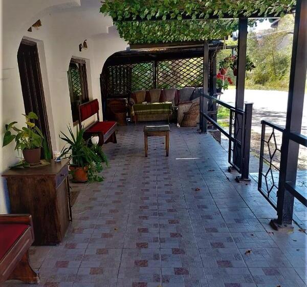 بنسيون Cabana Brădetu Montway