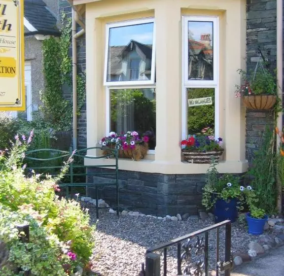 تختخواب و صبحانه Hall Garth