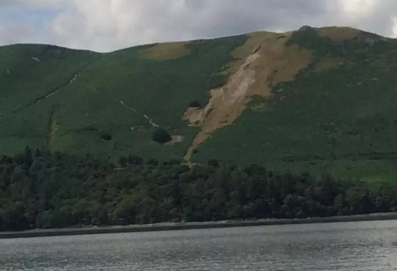 تختخواب و صبحانه Hall Garth