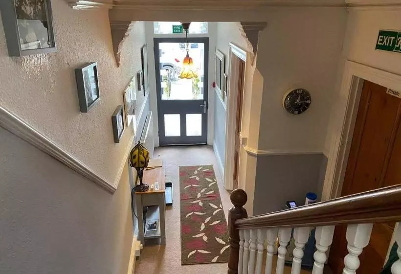 تختخواب و صبحانه Hall Garth