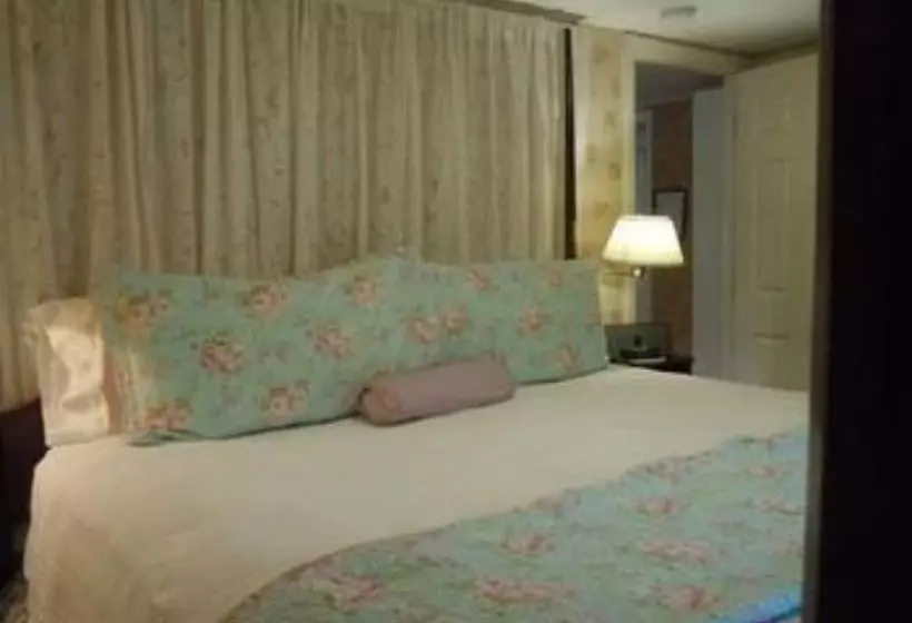 민박 Tidewater Inn