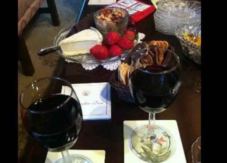 민박 Tidewater Inn