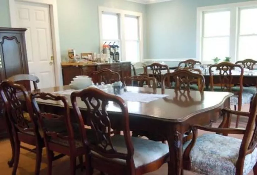 민박 Tidewater Inn