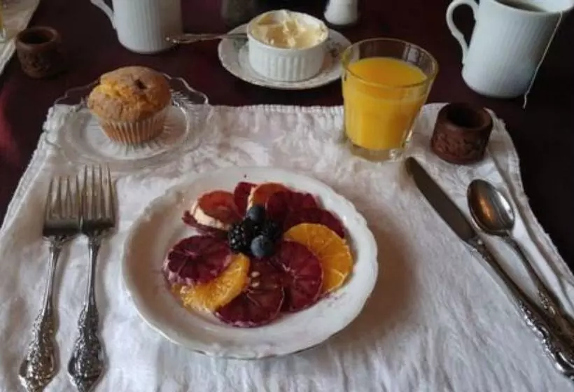 민박 Tidewater Inn