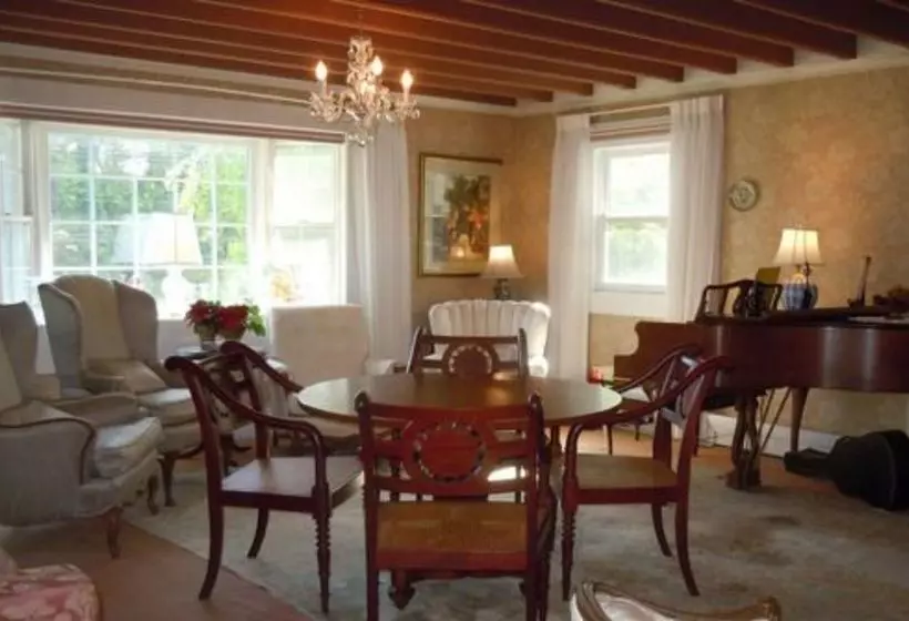 민박 Tidewater Inn