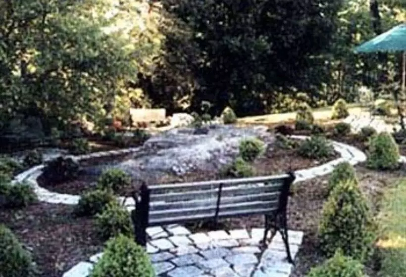 민박 Tidewater Inn