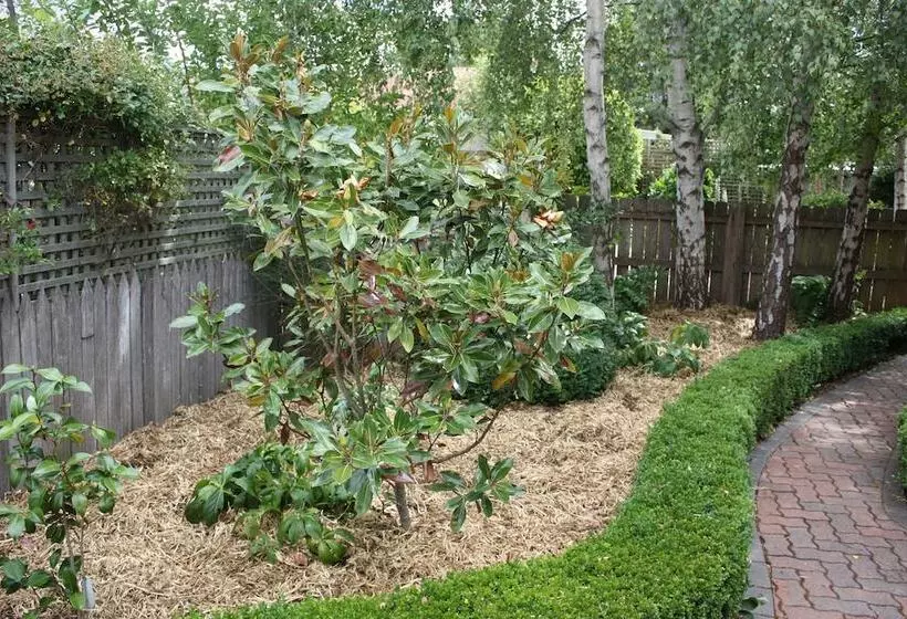 Bed and Breakfast Westbury Gingerbread Cottages