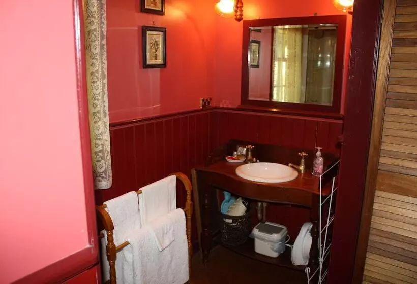 Bed and Breakfast Westbury Gingerbread Cottages