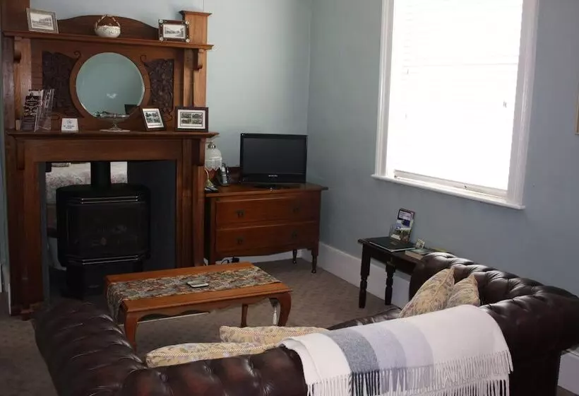 Bed and Breakfast Westbury Gingerbread Cottages